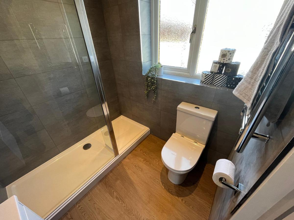 Contemporary 1 Bedroom Apartment Normanton  Exterior foto